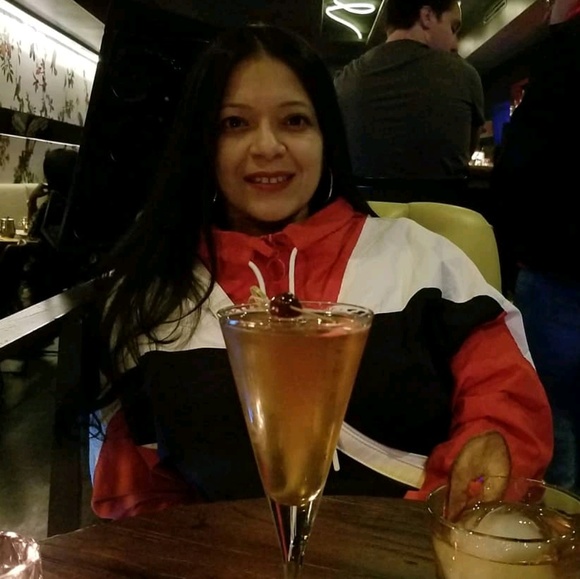 Meet your Posher, Karina - Picture 1 of 1